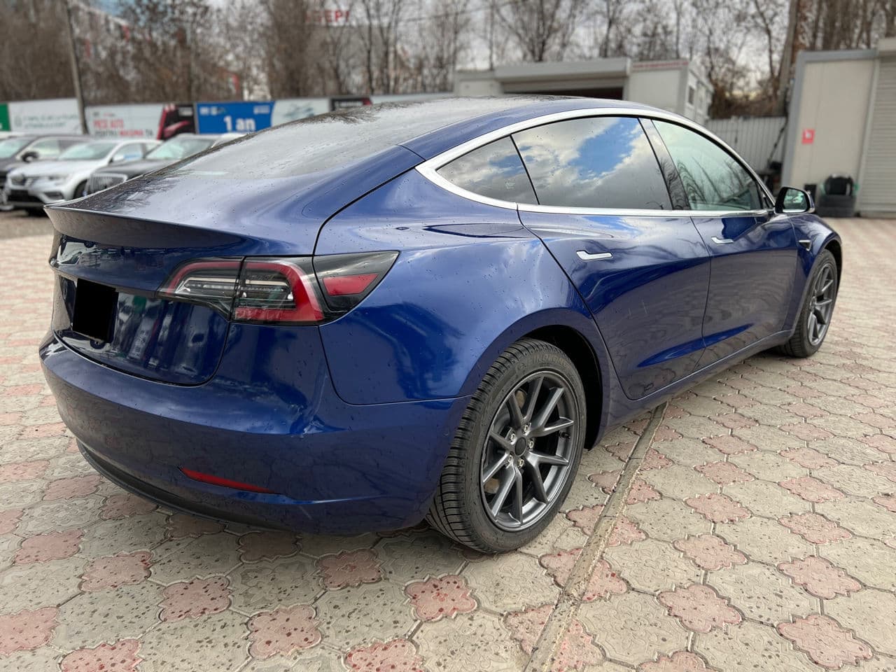 Tesla Model 3 2020 — Миниатюра 3