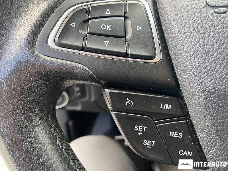 2017 Ford Focus — Miniatură 10