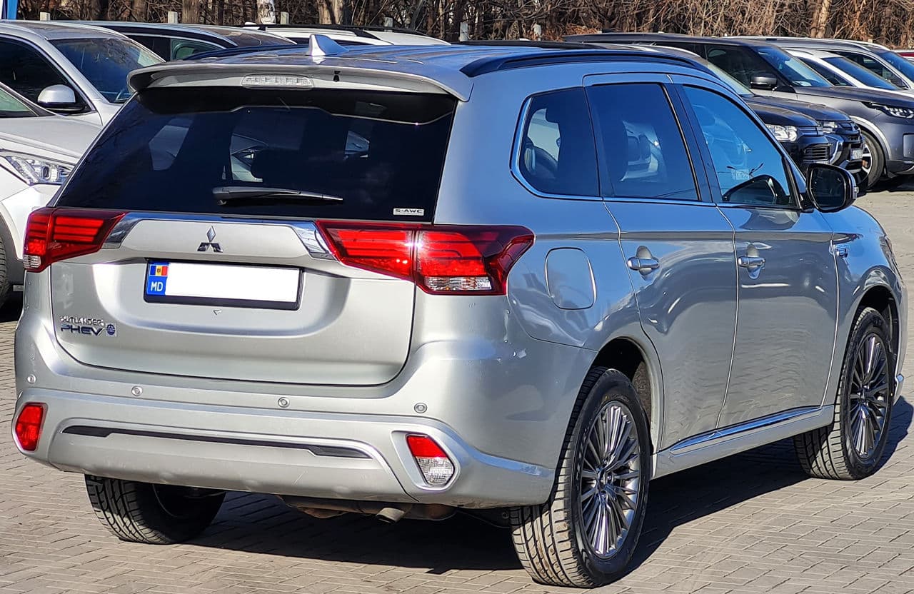 Mitsubishi Outlander 2020 — Миниатюра 4