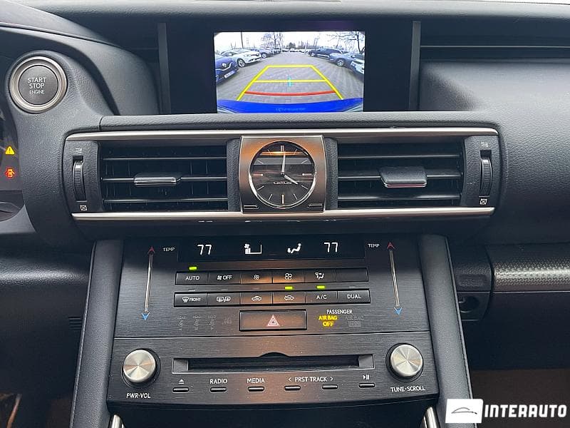 2016 Lexus IS 200t — Miniatură 15