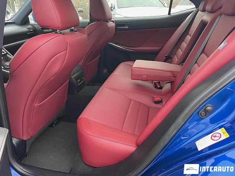 2016 Lexus IS 200t — Miniatură 11