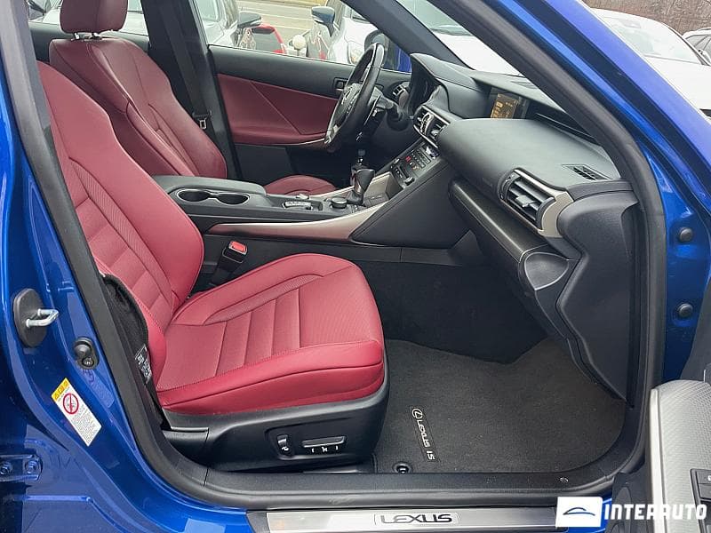 2016 Lexus IS 200t — Miniatură 10
