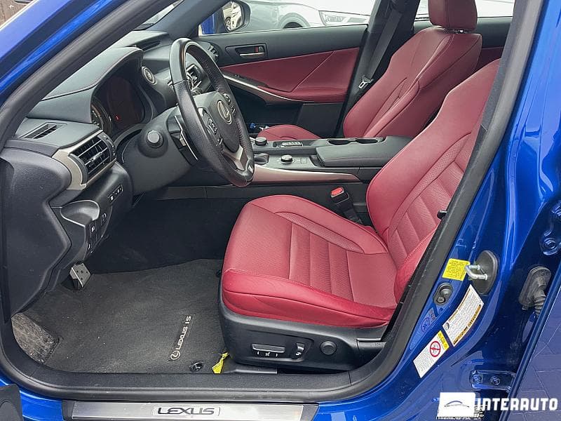 2016 Lexus IS 200t — Miniatură 9