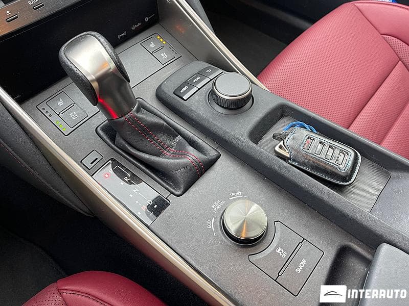2016 Lexus IS 200t — Miniatură 16