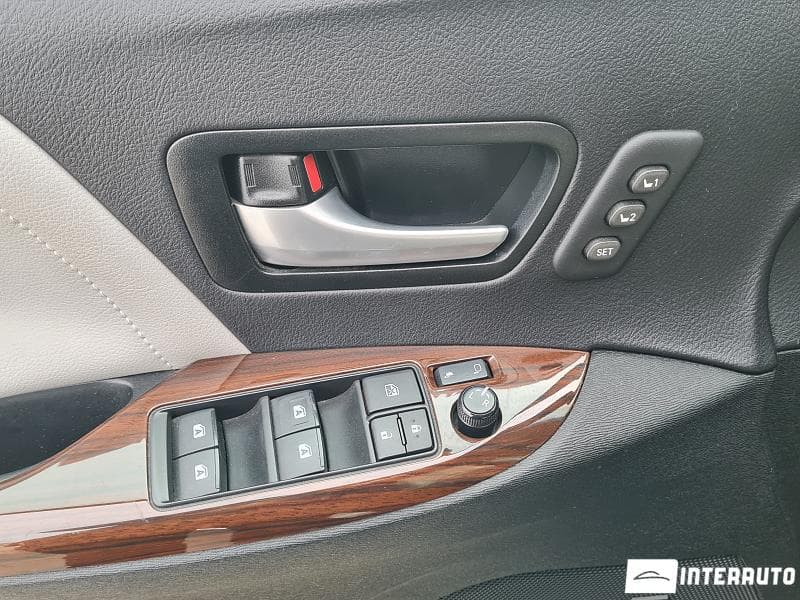 2017 Toyota Sienna — Miniatură 22