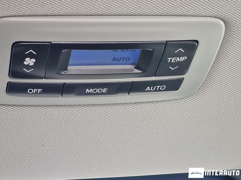 2017 Toyota Sienna — Miniatură 17