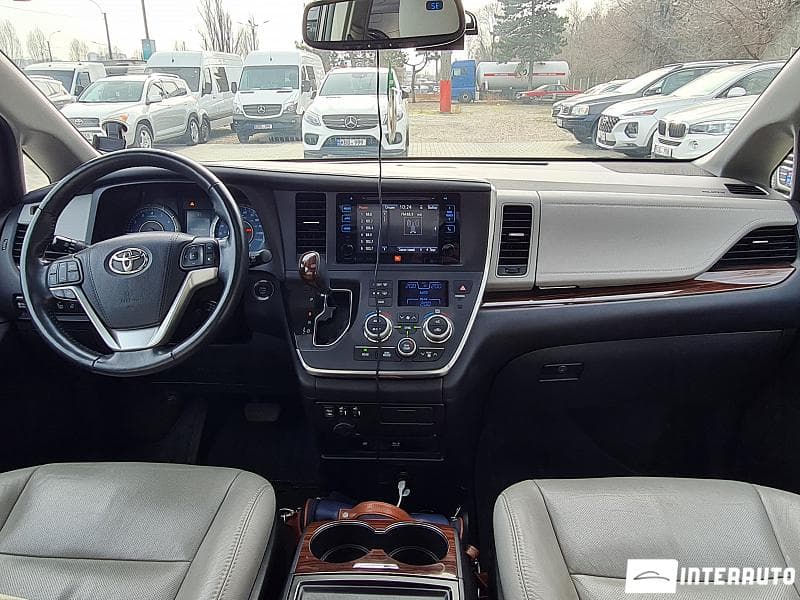 2017 Toyota Sienna — Miniatură 6