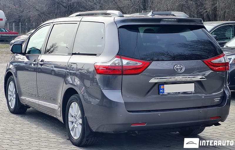 2017 Toyota Sienna — Miniatură 2