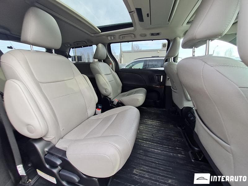 2017 Toyota Sienna — Miniatură 8