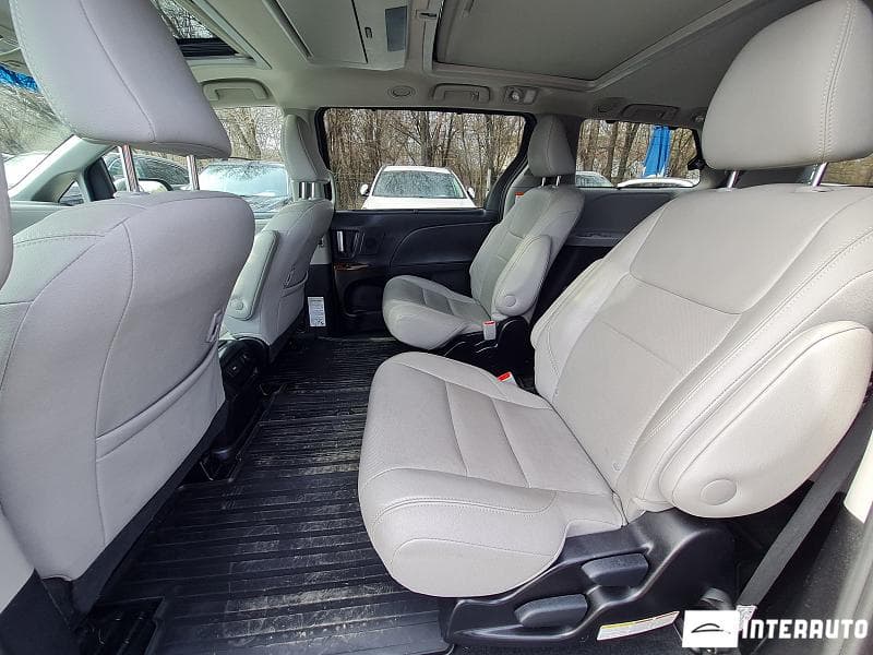 2017 Toyota Sienna — Miniatură 10