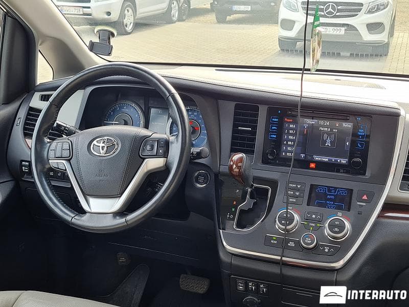 2017 Toyota Sienna — Miniatură 13