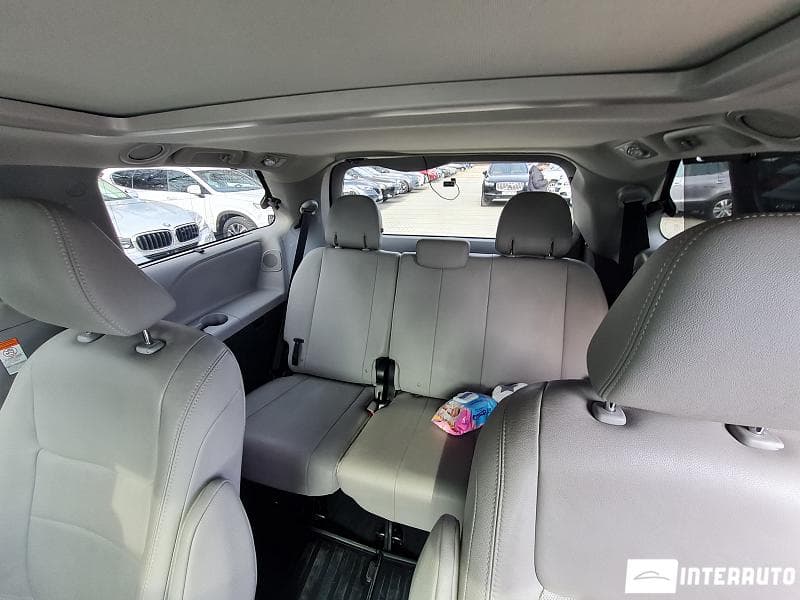 2017 Toyota Sienna — Miniatură 11