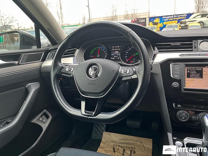 2016 Volkswagen Passat GTE — Miniatură 15