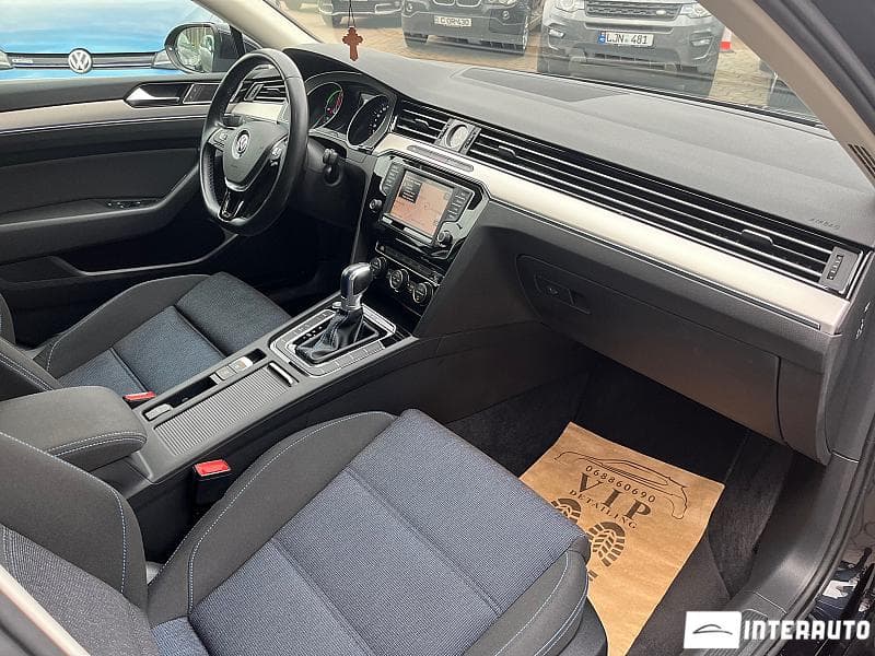 2016 Volkswagen Passat GTE — Miniatură 16