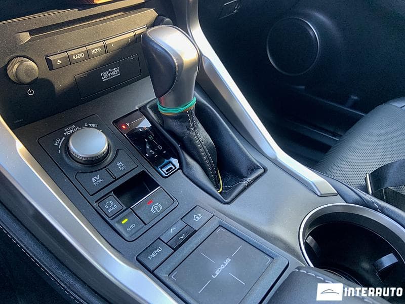 2015 Lexus NX 300H — Miniatură 17