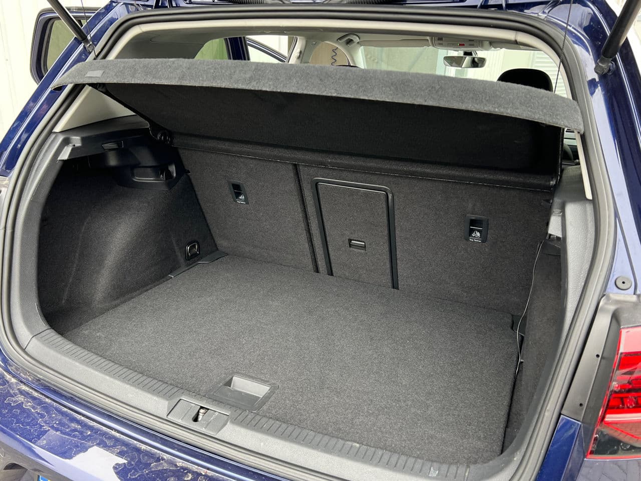 Volkswagen e-Golf 2020 — Миниатюра 19
