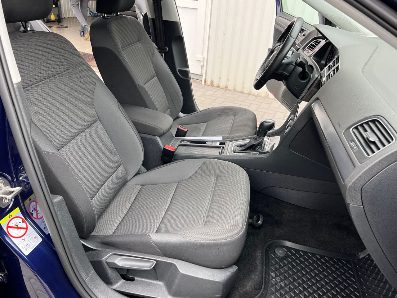 Volkswagen e-Golf 2020 — Миниатюра 8