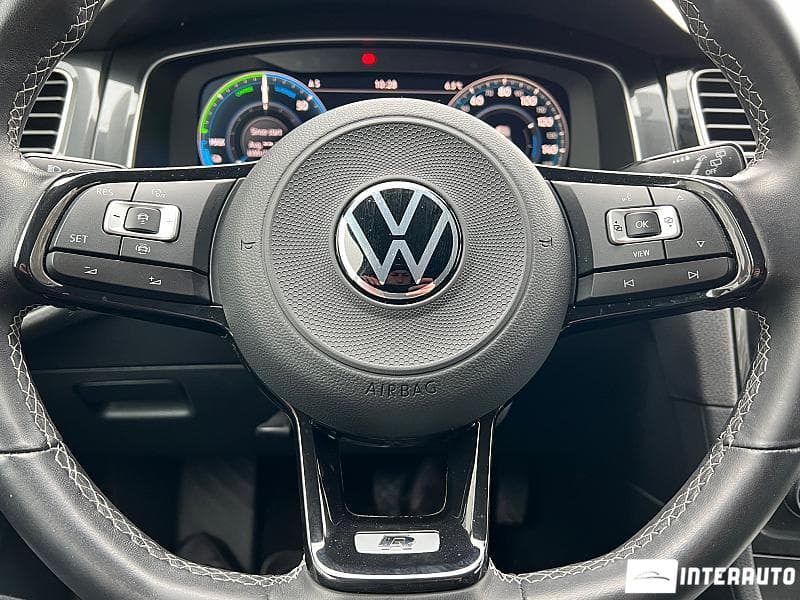Volkswagen e-Golf 2020 — Миниатюра 9