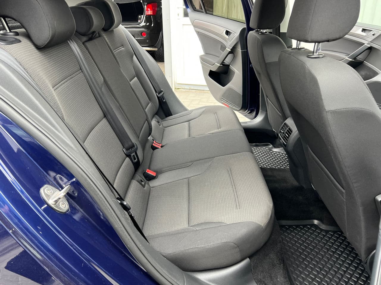 Volkswagen e-Golf 2020 — Миниатюра 18