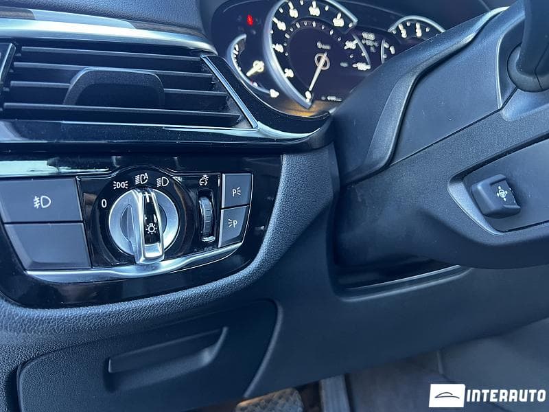 2017 BMW 530 — Miniatură 12