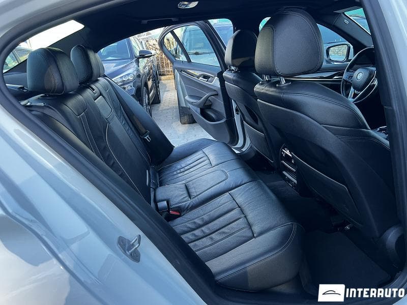 2017 BMW 530 — Miniatură 18