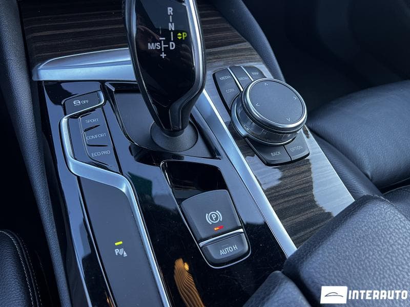 2017 BMW 530 — Miniatură 11