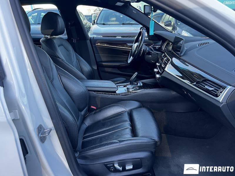 2017 BMW 530 — Miniatură 16