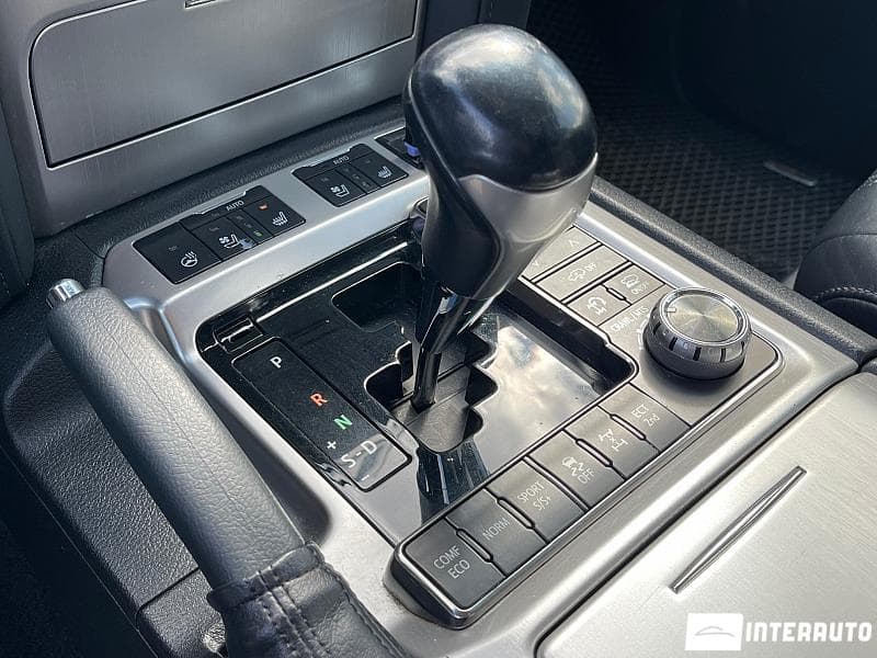 2016 Toyota Land Cruiser — Miniatură 11