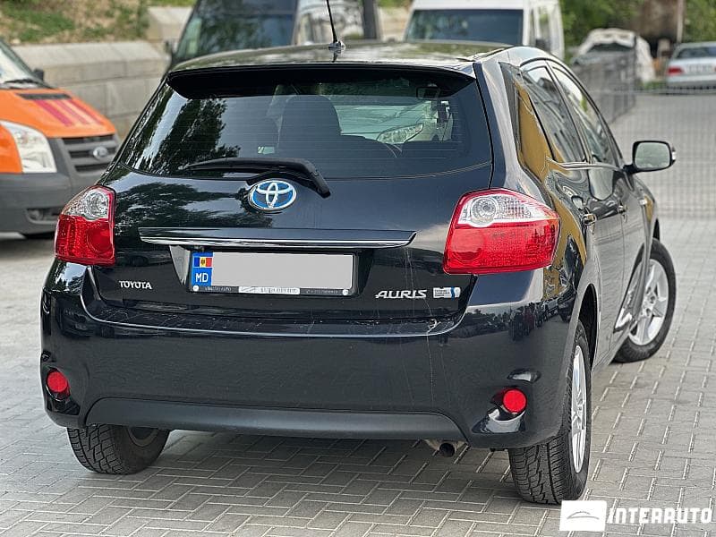 2011 Toyota Auris — Miniatură 2