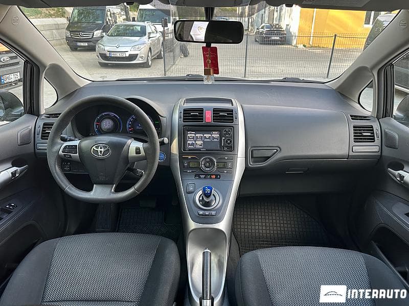 2011 Toyota Auris — Miniatură 8