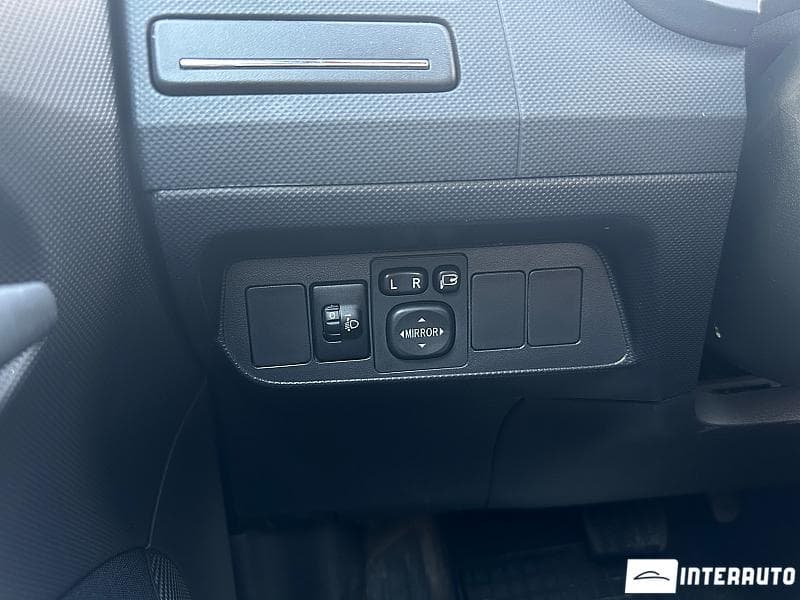 2011 Toyota Auris — Miniatură 7