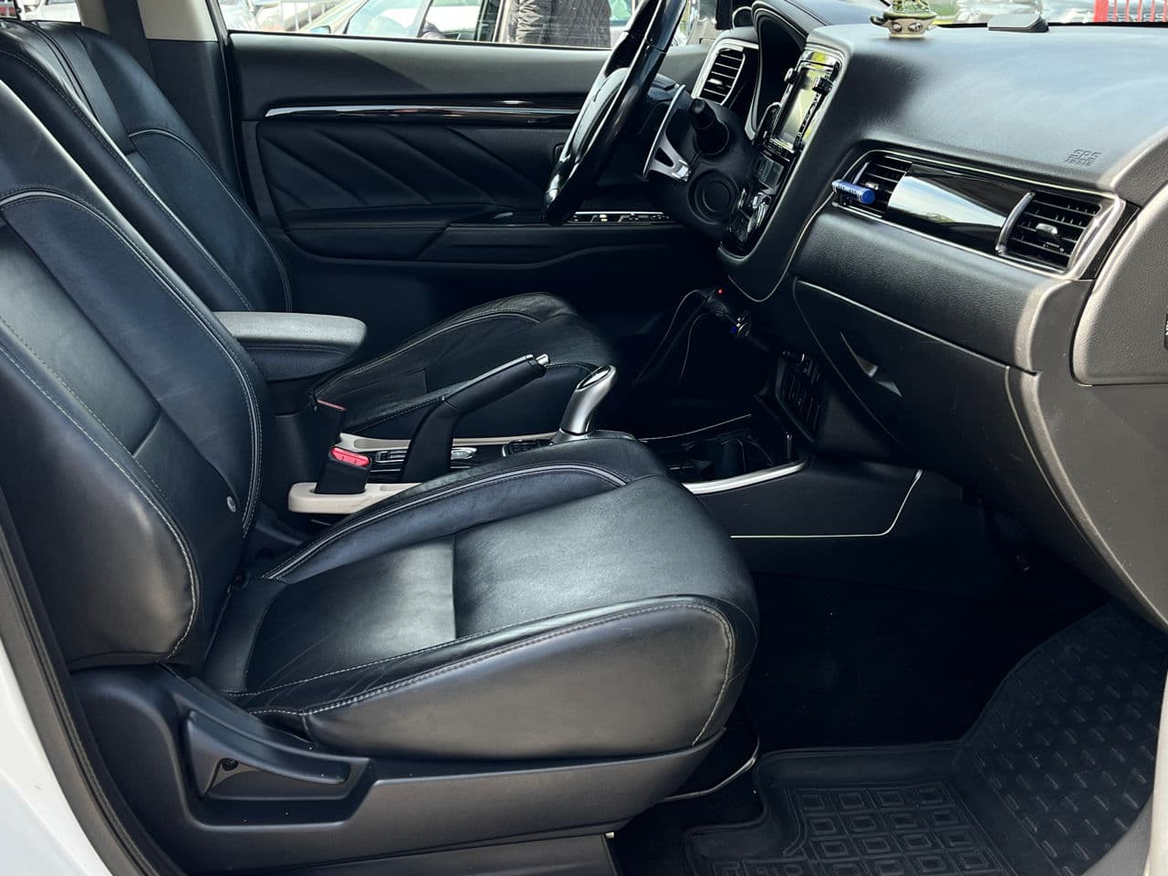 Mitsubishi Outlander 2016 — Миниатюра 16