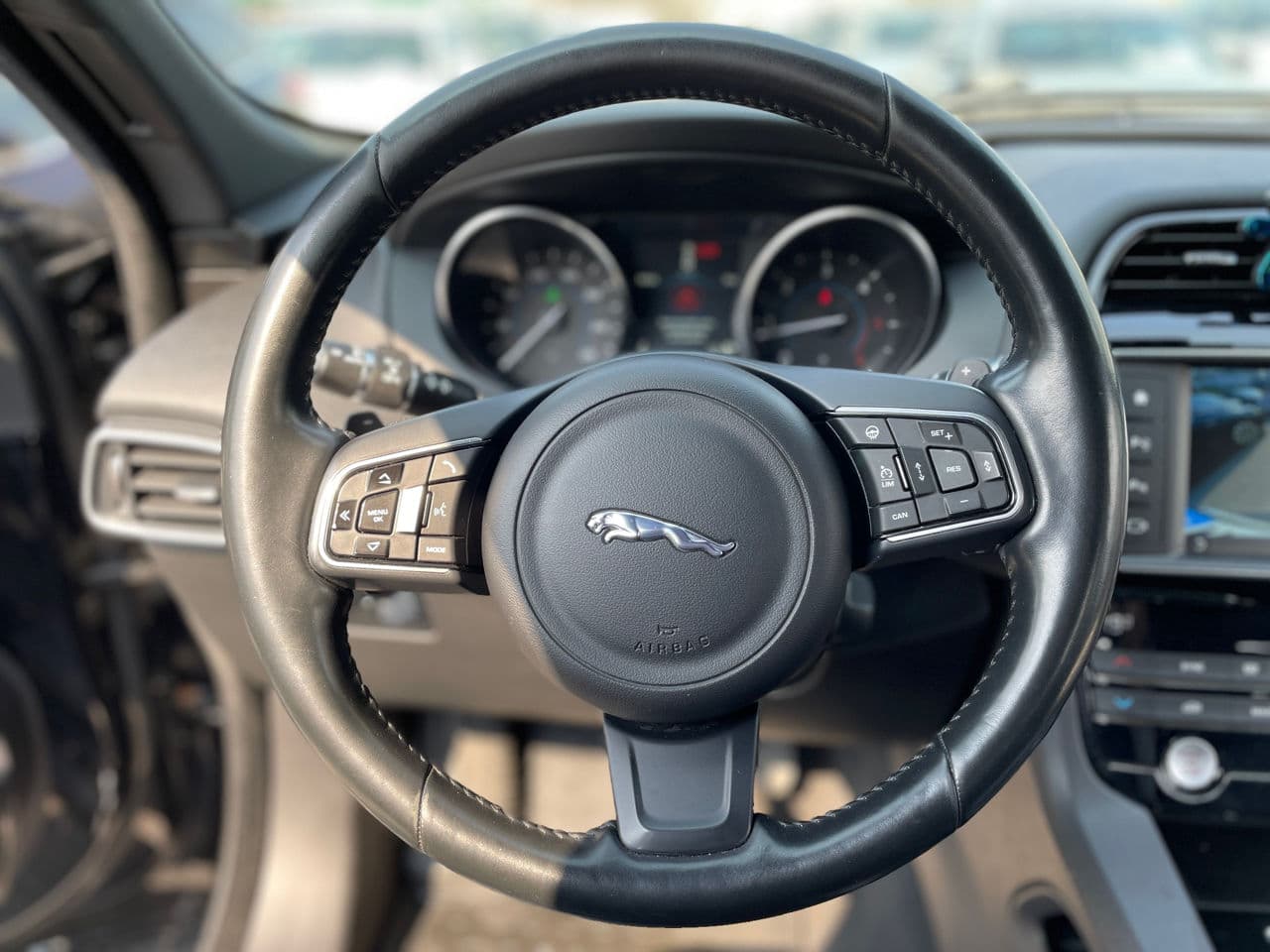 Jaguar F-Pace 2016 — Миниатюра 8