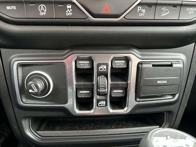 Jeep Wrangler 2018 — Миниатюра 15