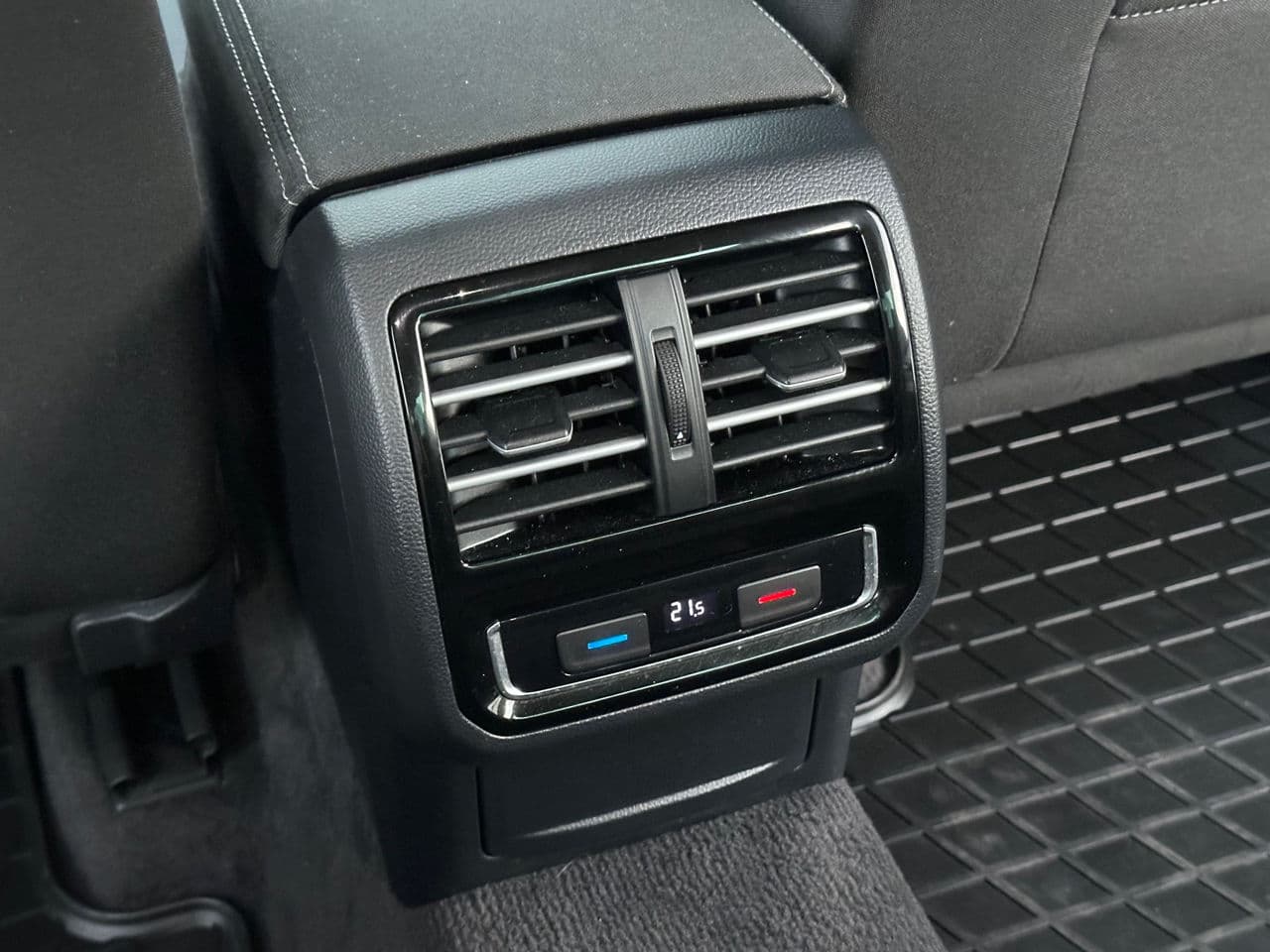 Volkswagen Passat 2015 — Миниатюра 15