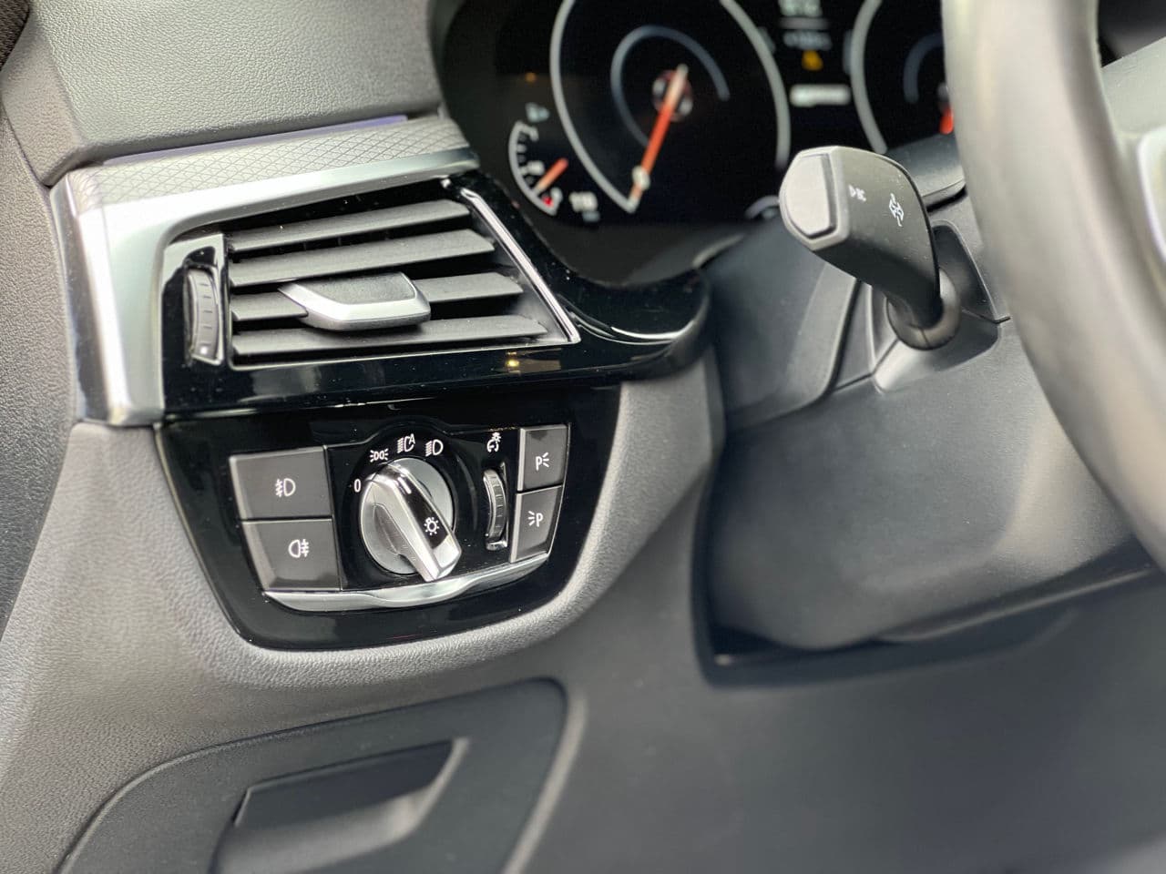 BMW 530e 2018 — Миниатюра 8