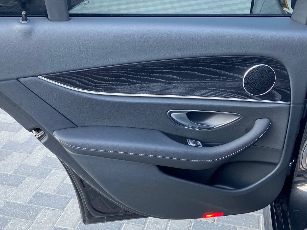 Mercedes E 220 2021 — Миниатюра 17