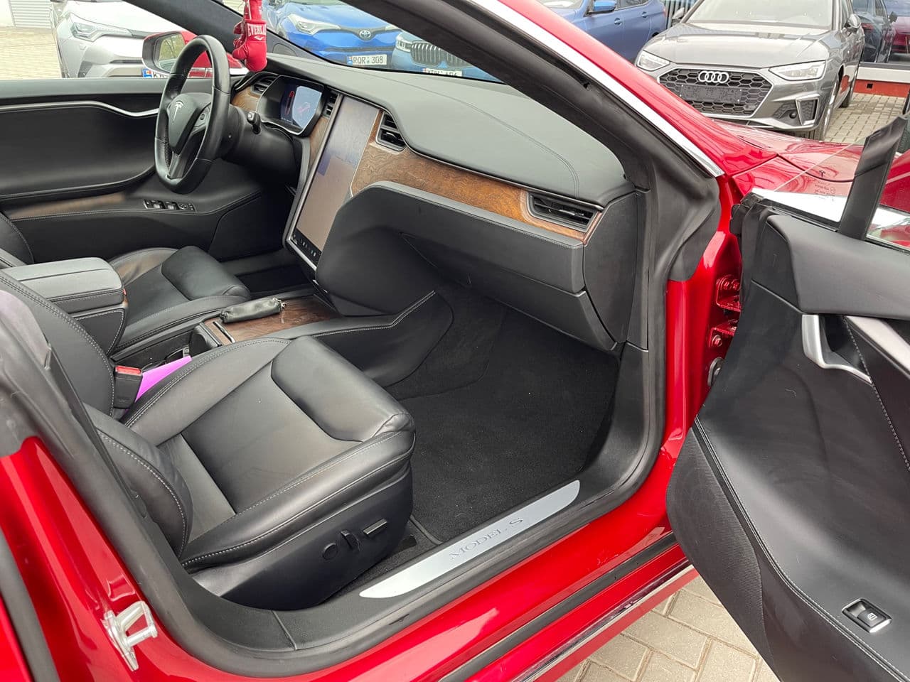 Tesla Model S 2020 — Миниатюра 14