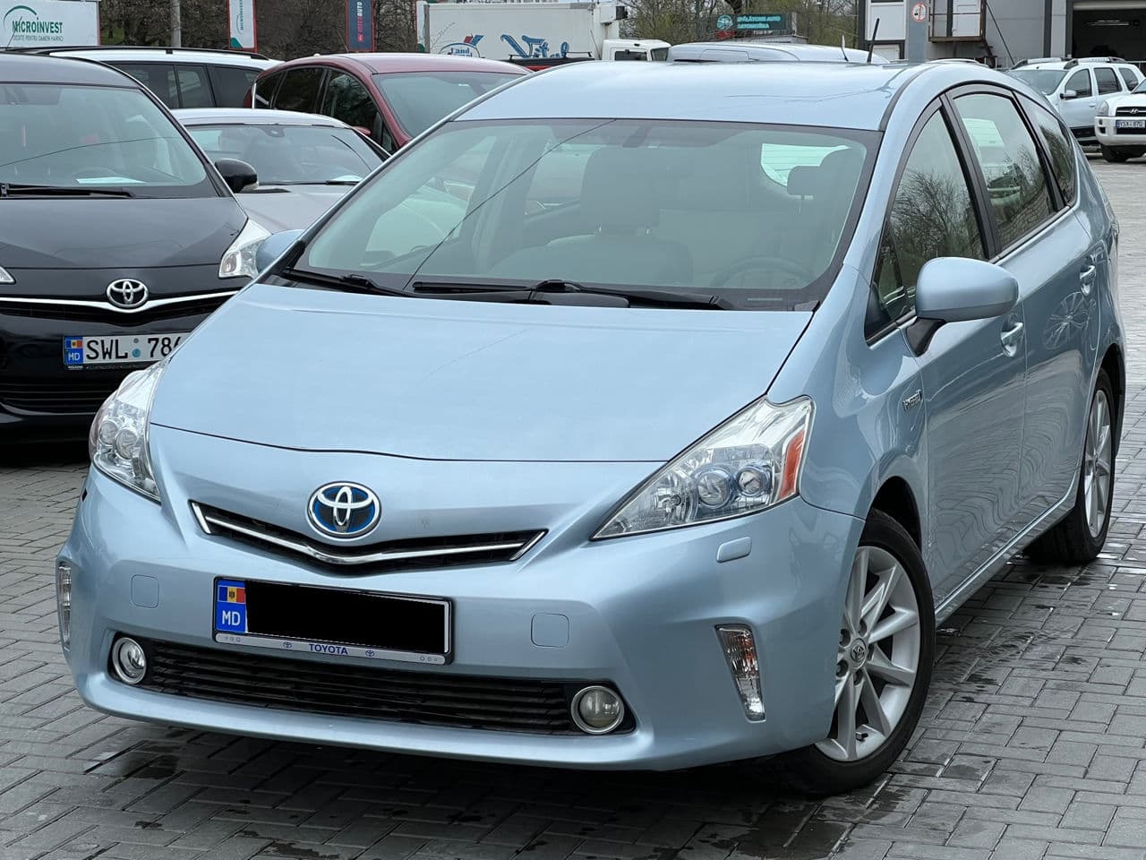 Toyota Prius Plus / V 2012 — Миниатюра 4