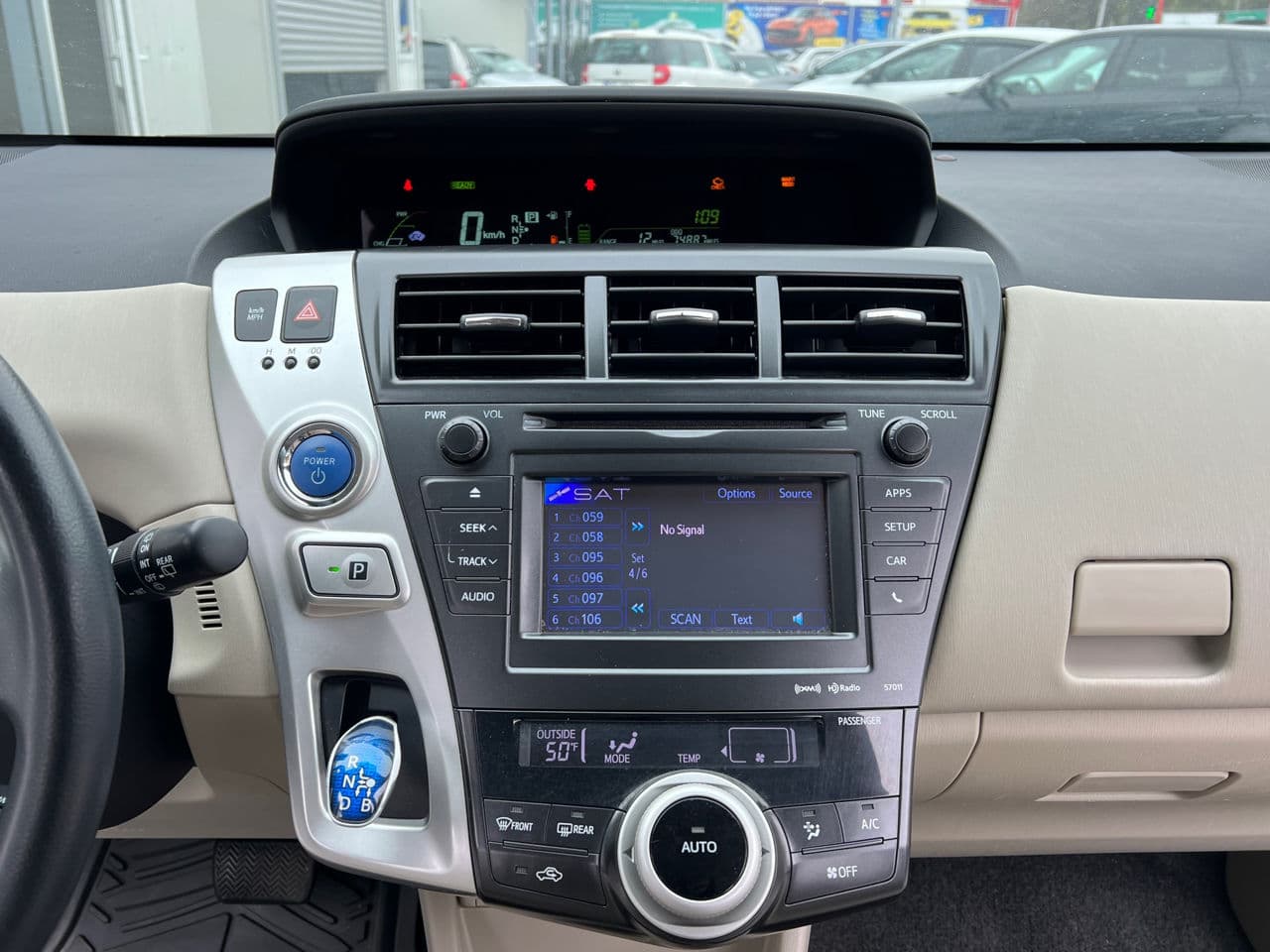 Toyota Prius Plus / V 2012 — Миниатюра 10