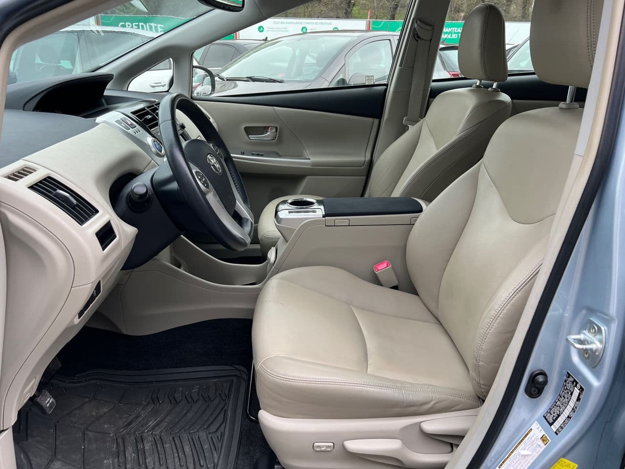 Toyota Prius Plus / V 2012 — Миниатюра 6