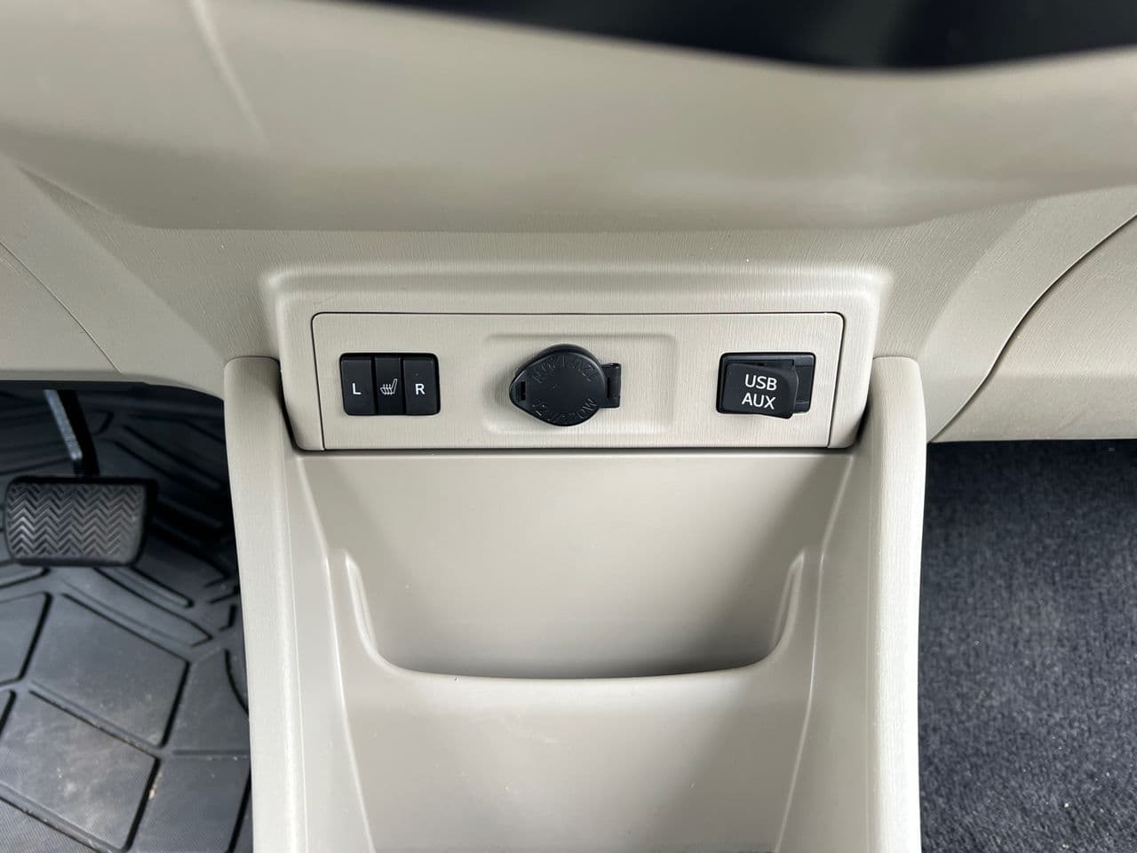 Toyota Prius Plus / V 2012 — Миниатюра 13