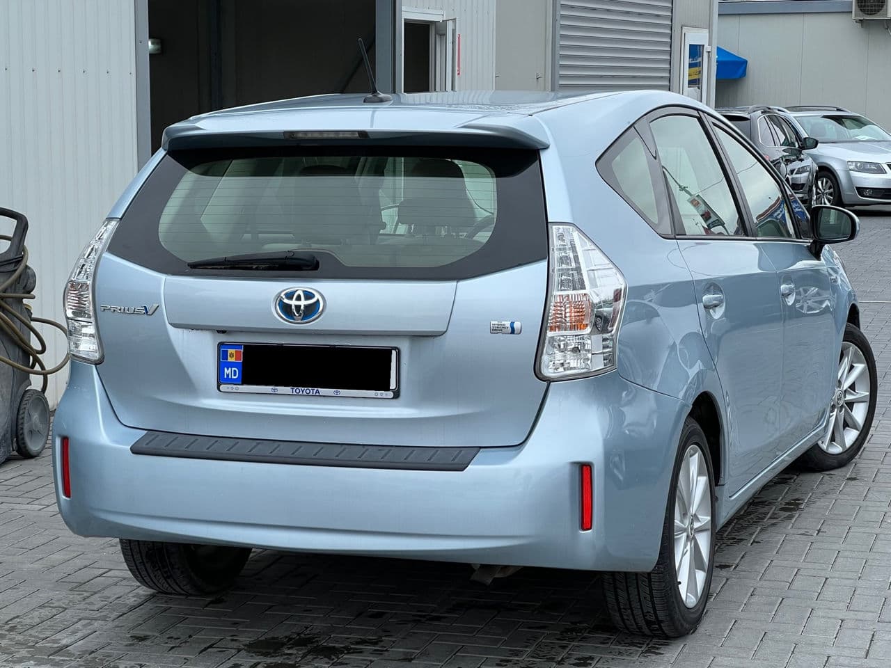 Toyota Prius Plus / V 2012 — Миниатюра 3