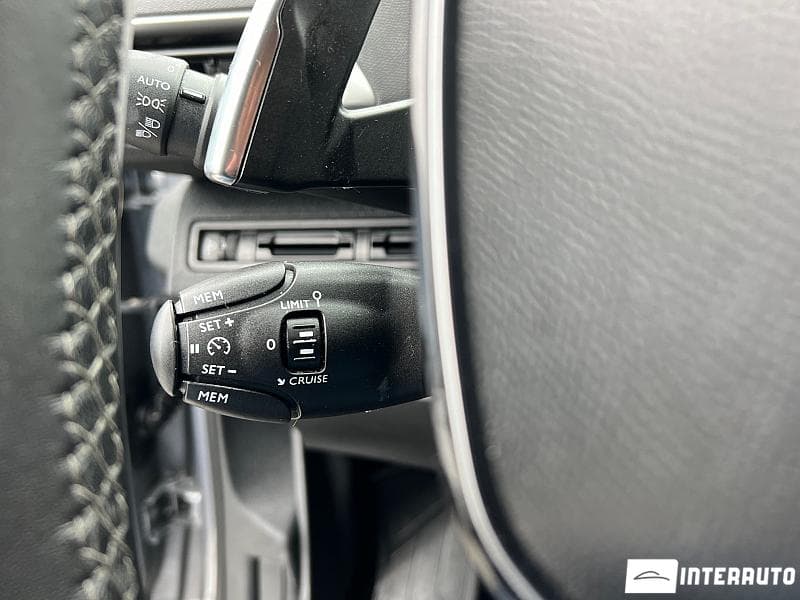 Peugeot 3008 2018 — Миниатюра 12