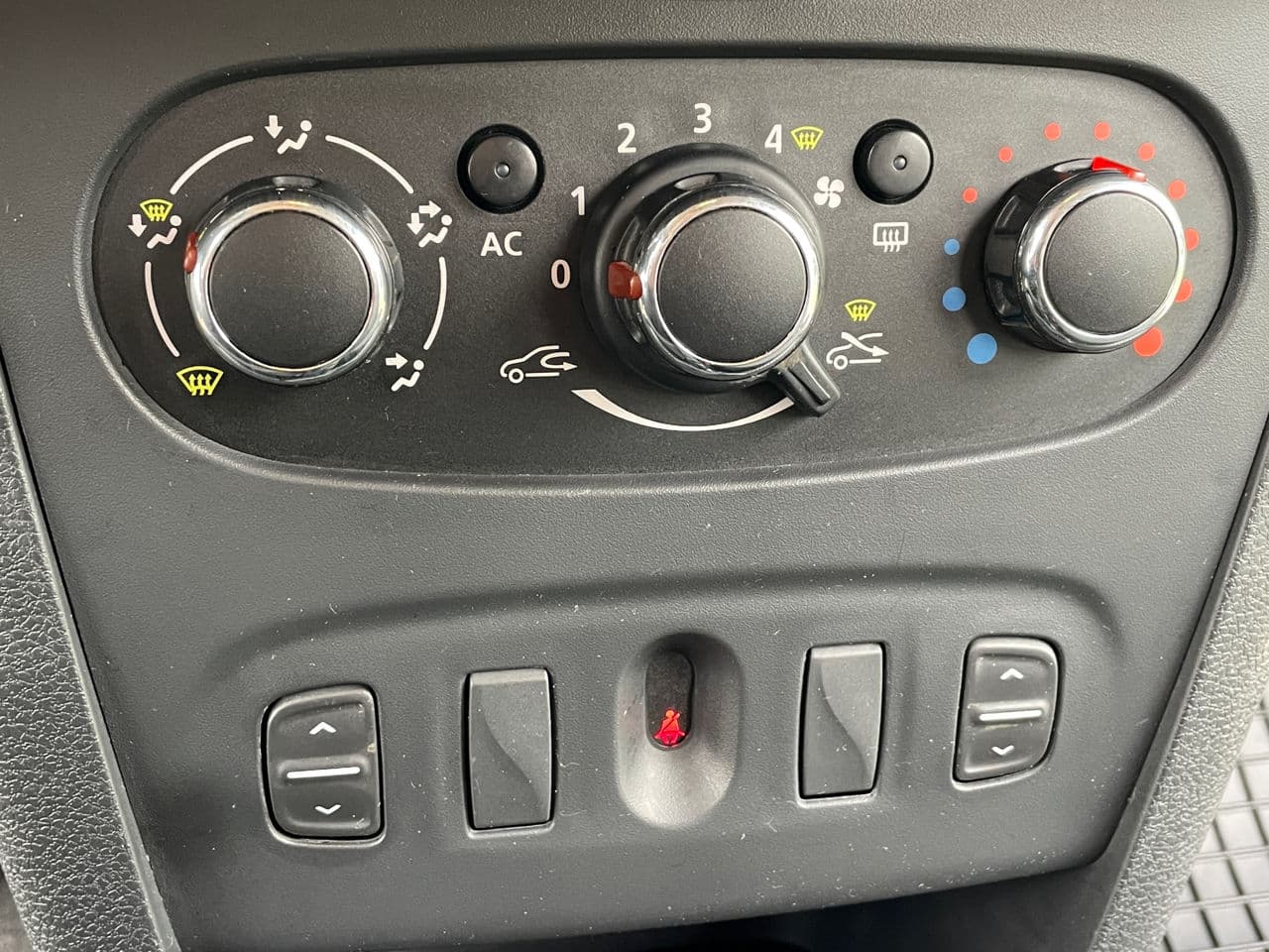 Dacia Sandero 2013 — Миниатюра 12
