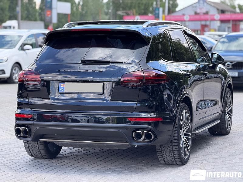 Porsche Cayenne Turbo 2015 — Миниатюра 2