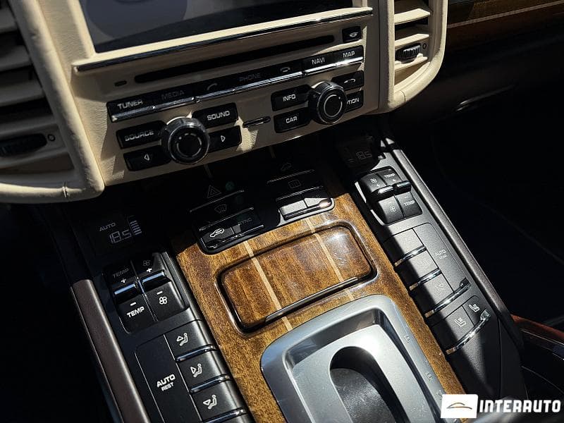 Porsche Cayenne Turbo 2015 — Миниатюра 17