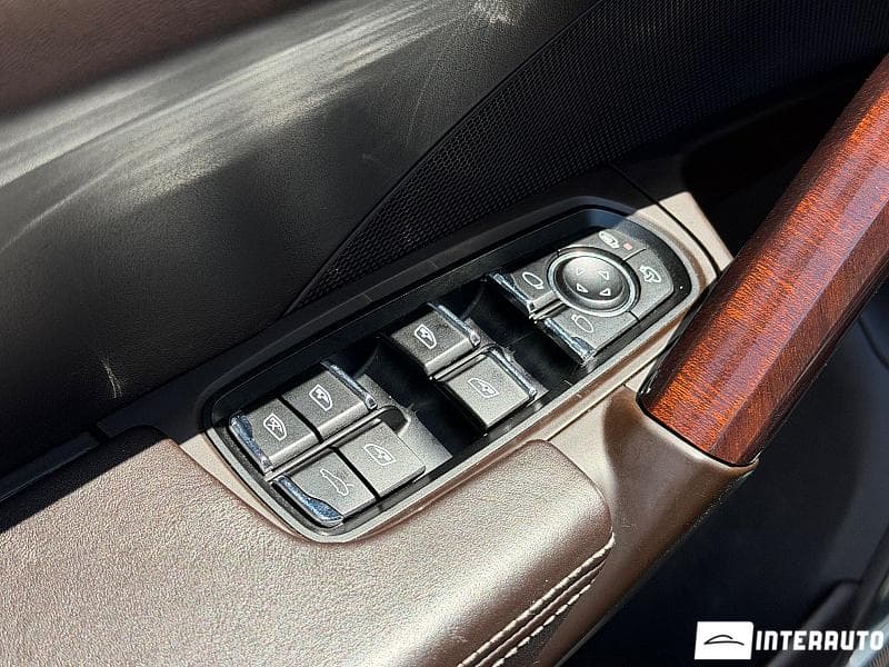 Porsche Cayenne Turbo 2015 — Миниатюра 8