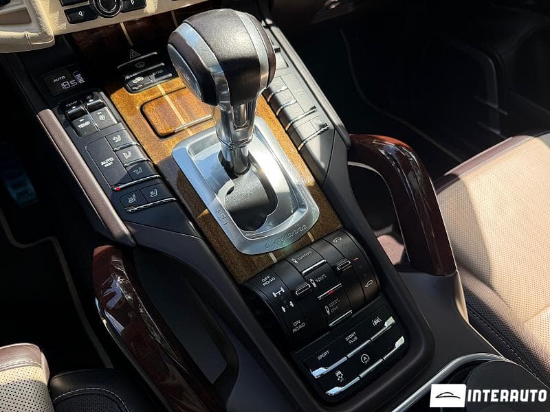 Porsche Cayenne Turbo 2015 — Миниатюра 16