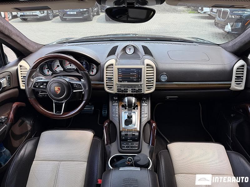Porsche Cayenne Turbo 2015 — Миниатюра 12